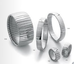 serie_di_bracciali_elastici_con_anelli